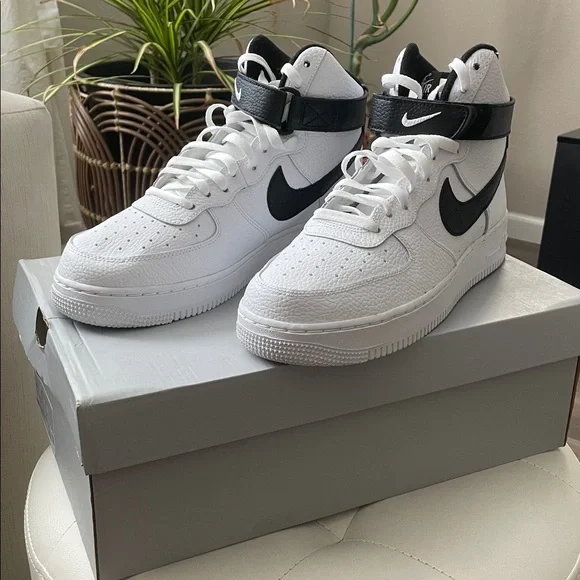 Nike Men's Air Force 1 High '07 White/Black Size:10 - Picture 2 of 6